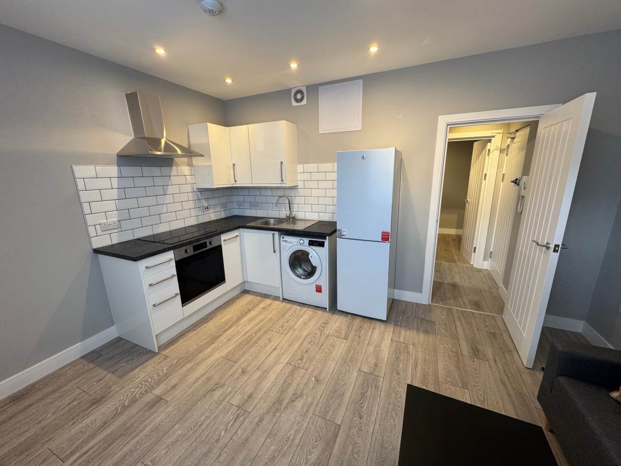 Flat Woodville Road in Cardiff