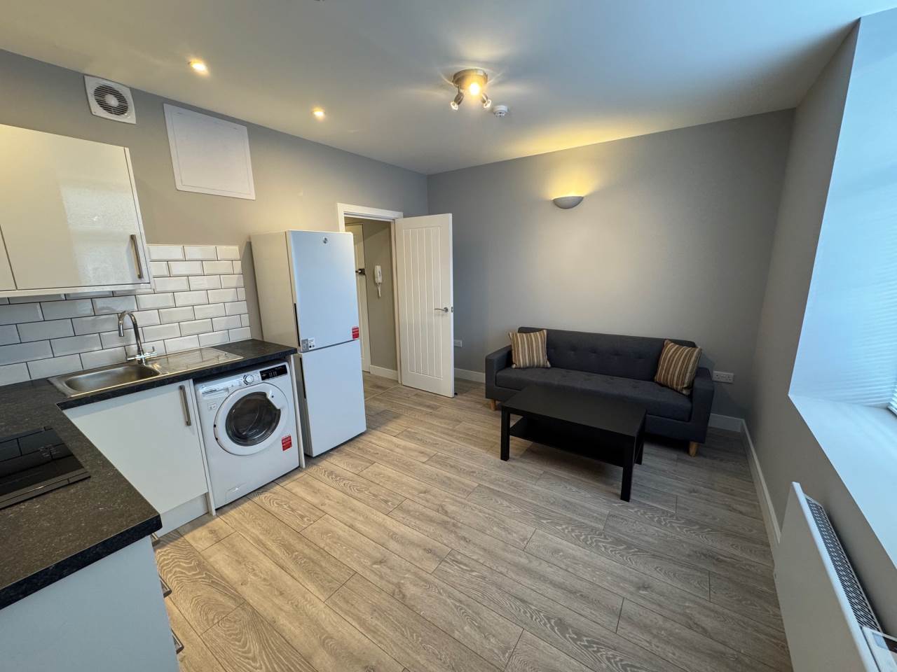 Flat Woodville Road in Cardiff