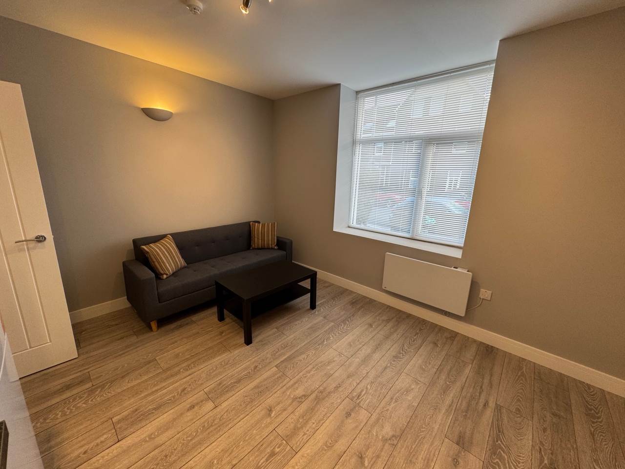 Flat Woodville Road in Cardiff