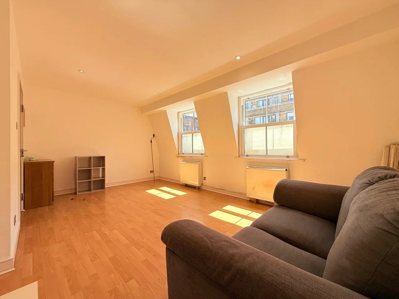 Flat Pembroke Road in Greater London