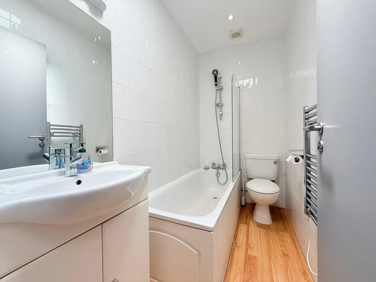 Flat Pembroke Road in Greater London