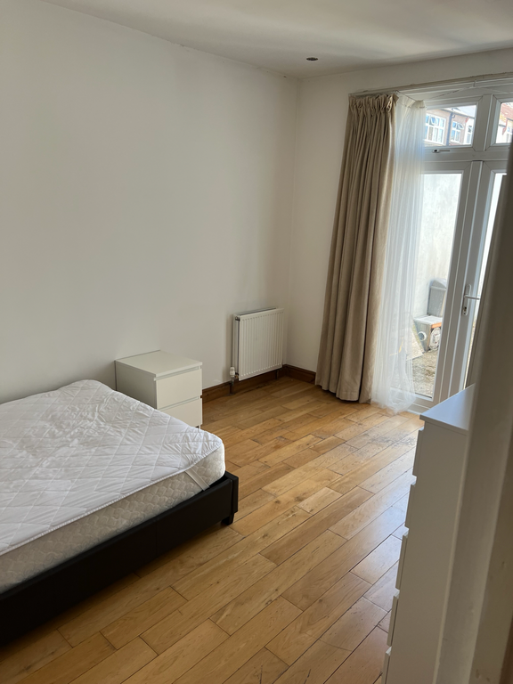 Room Chudleigh Road in London