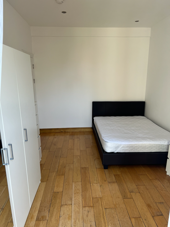 Room Chudleigh Road in London