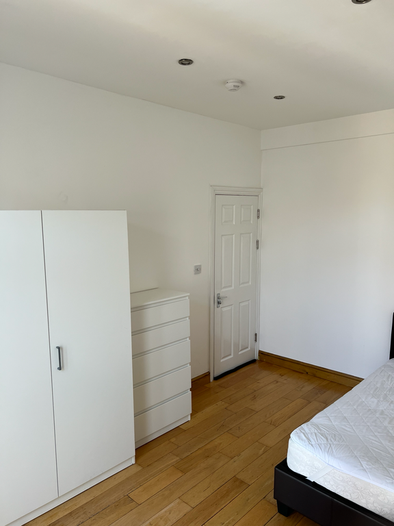 Room Chudleigh Road in London