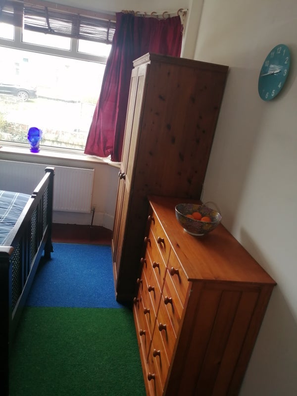 Room Hillview Road in Bournemouth