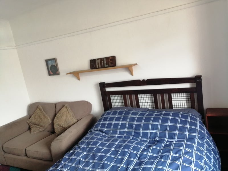 Room Hillview Road in Bournemouth