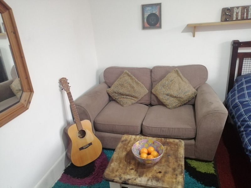 Room Hillview Road in Bournemouth