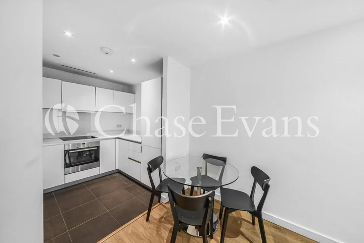 Flat Wellesley Road in Greater London