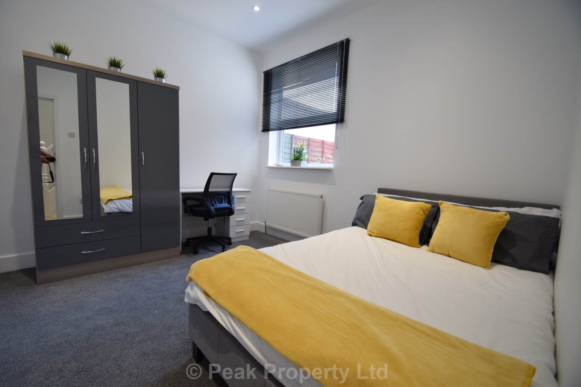 Room West Road in Southend-on-Sea