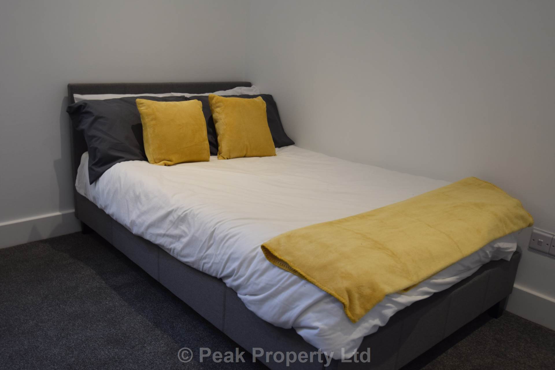 Room West Road in Southend-on-Sea