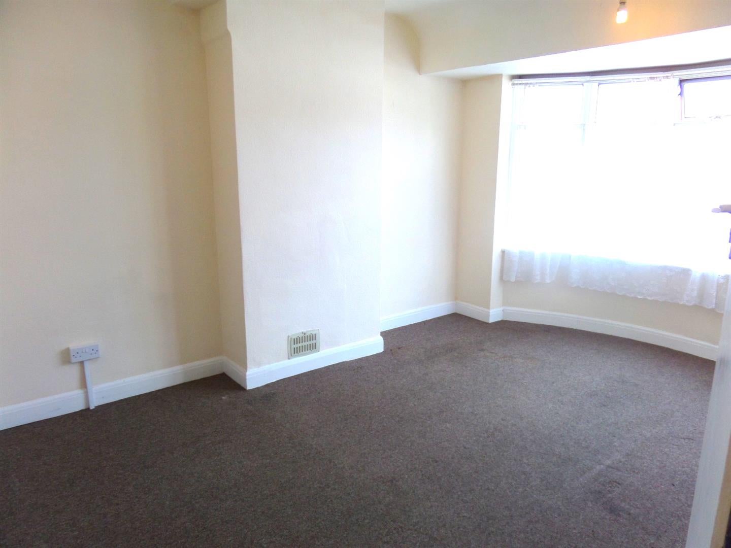 House Glamis Crescent in Greater London