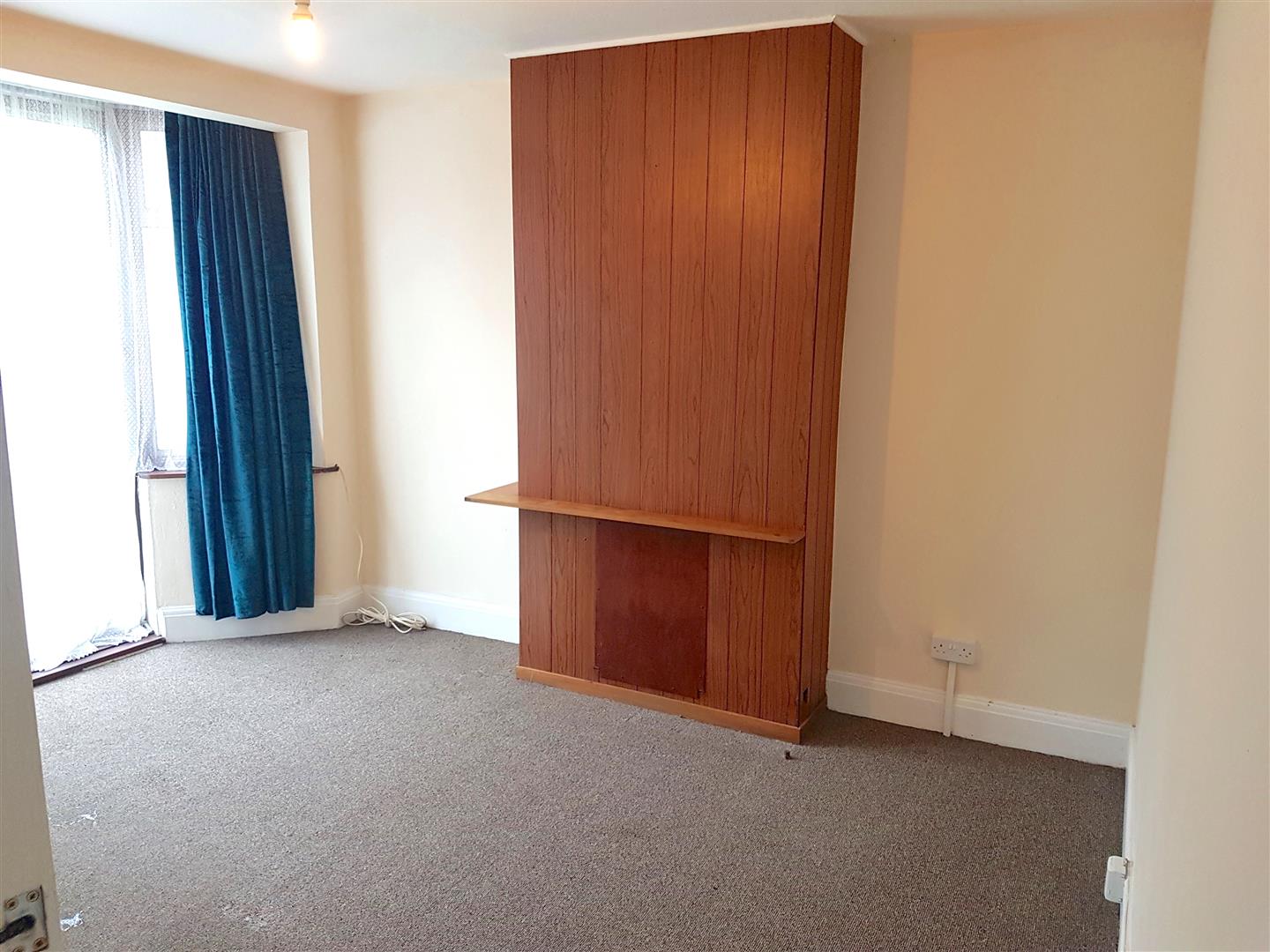 House Glamis Crescent in Greater London