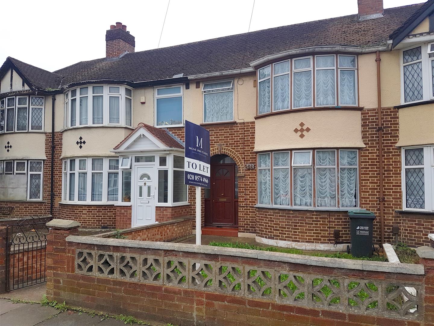 House Glamis Crescent in Greater London