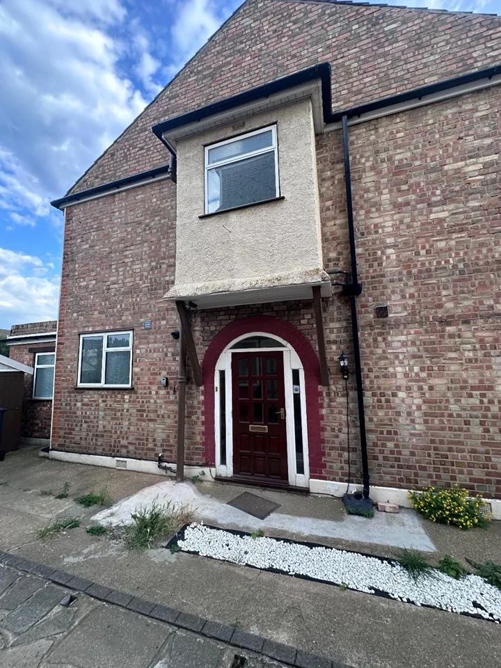 House Philip Avenue in Greater London
