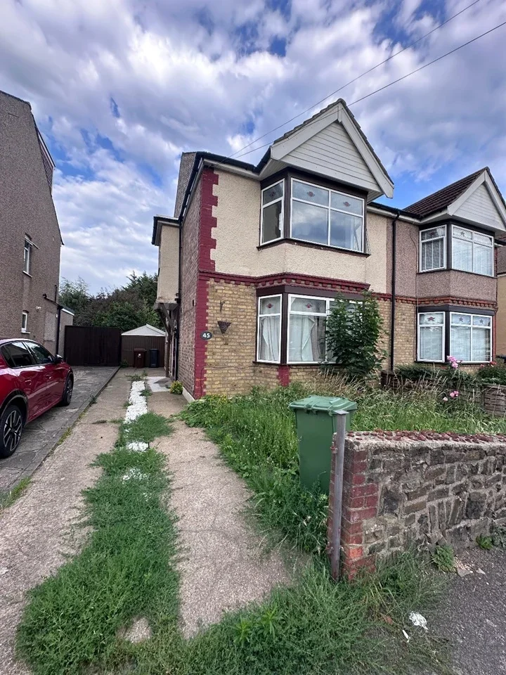 House Philip Avenue in Greater London