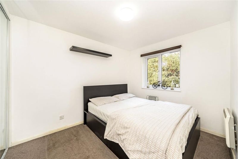 Flat Balder Rise in Greater London