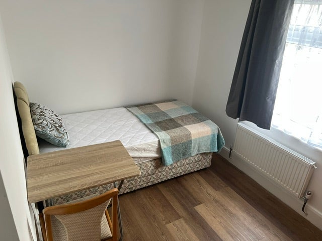 Room Hencroft Street North in Slough