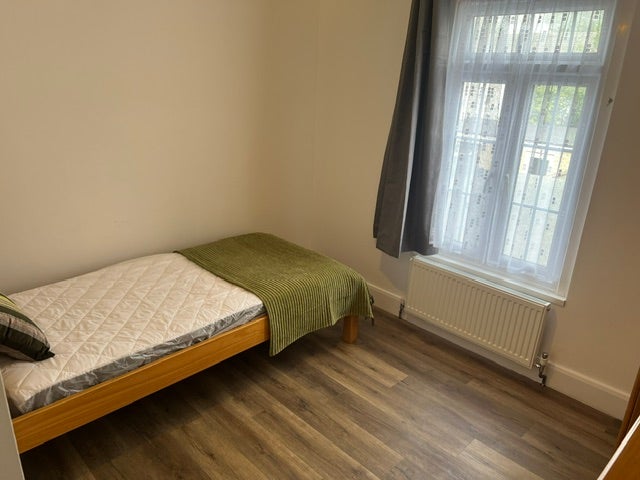 Room Hencroft Street North in Slough