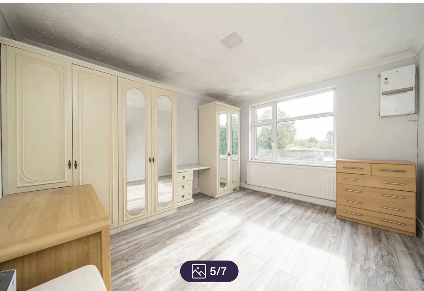Room Bath Road in Greater London