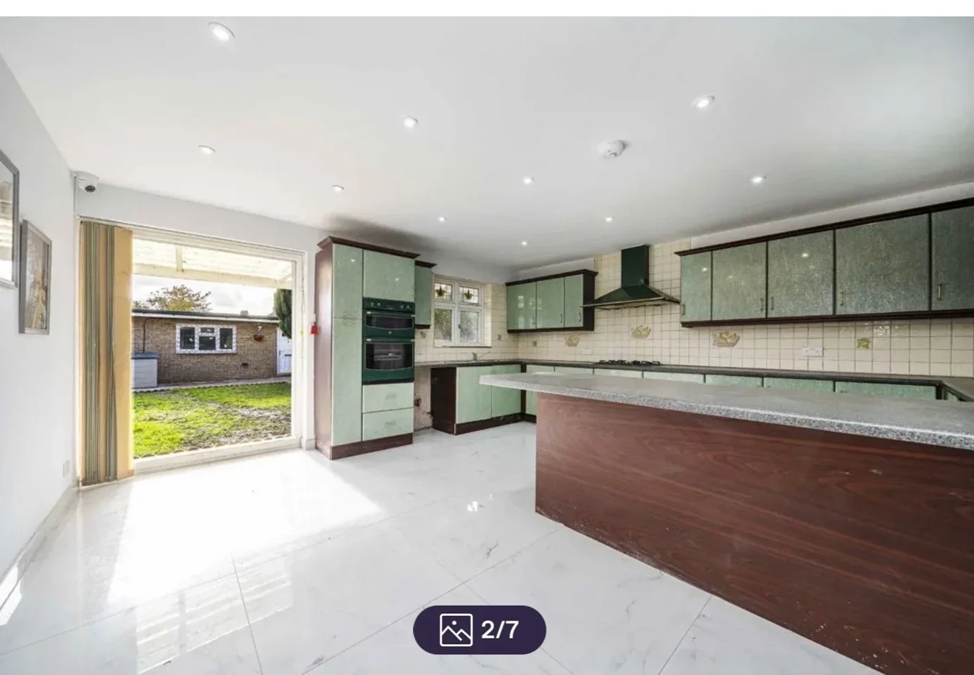 Room Bath Road in Greater London
