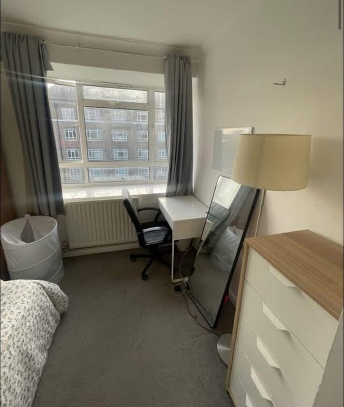 Room Australia Road in Greater London