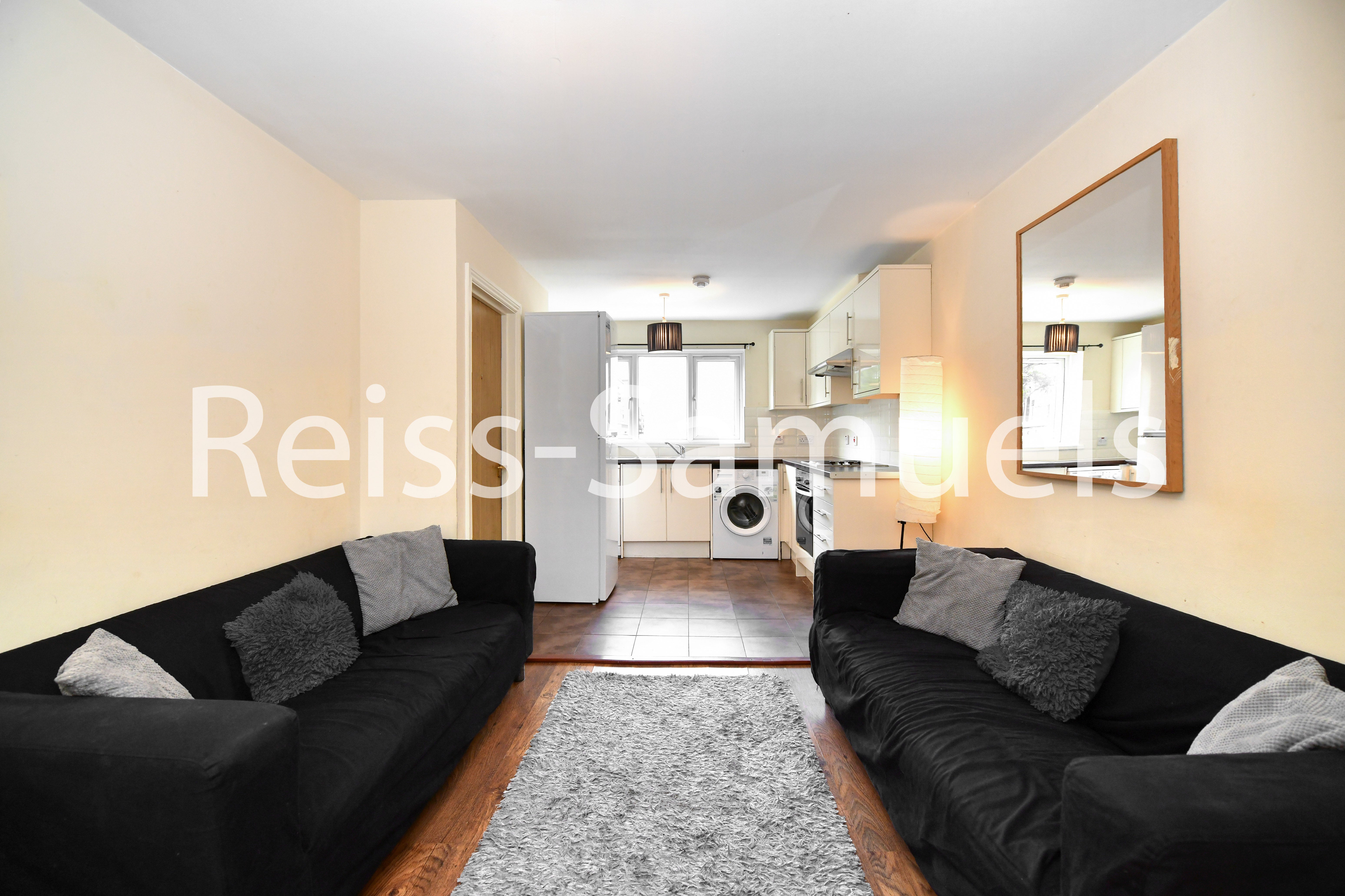 Flat Cahir Street in Greater London