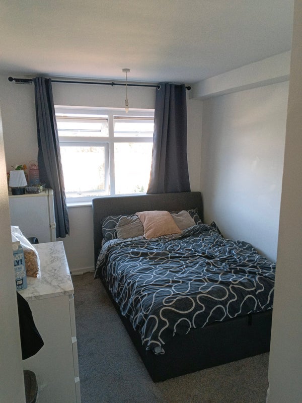 Room Bromley Road in Greater London