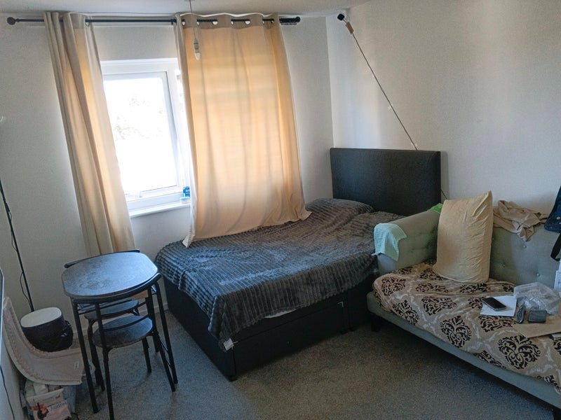 Room Bromley Road in Greater London