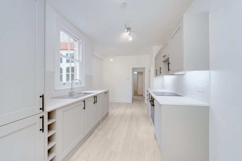 Flat Redston Road in Greater London