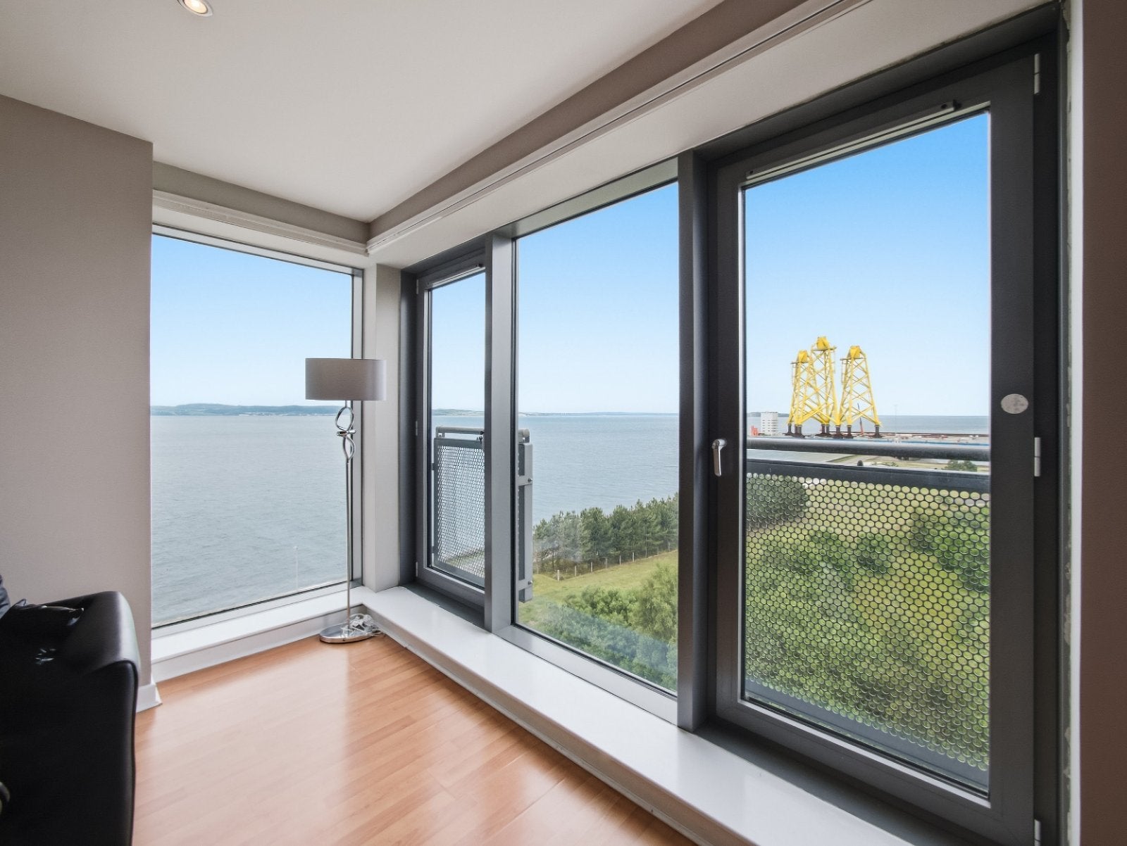 Flat Western Harbour View in City of Edinburgh