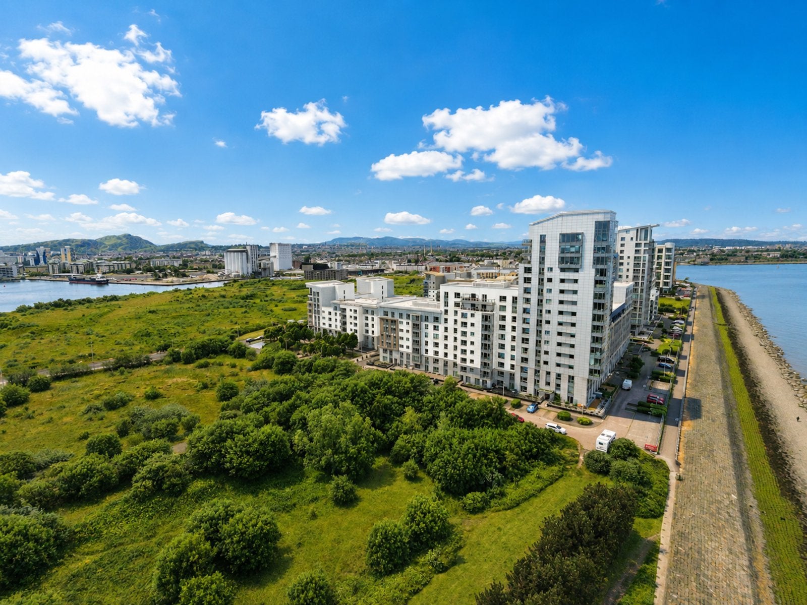 Flat Western Harbour View in City of Edinburgh