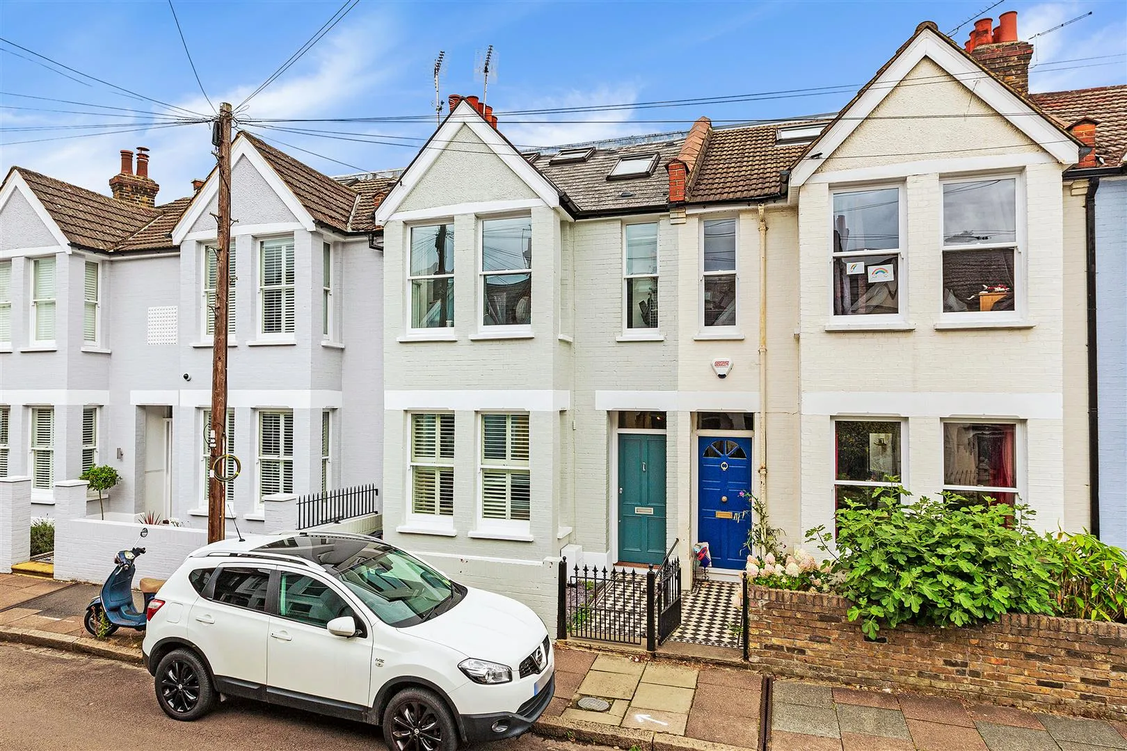 House Fitzgerald Avenue in Greater London