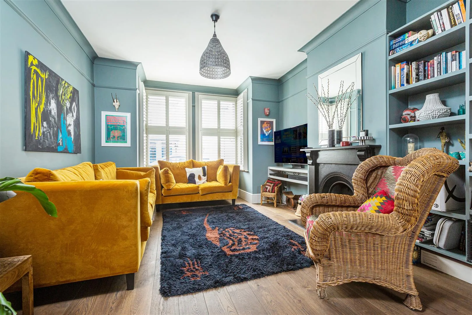 House Fitzgerald Avenue in Greater London
