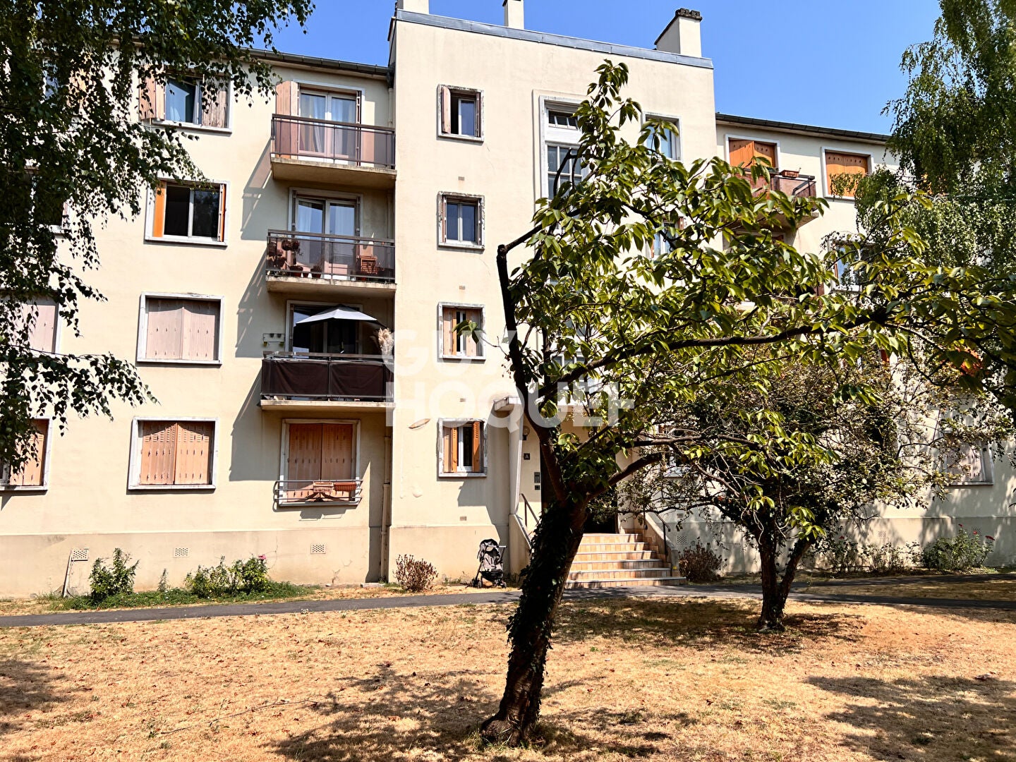 Flat Avenue Charles de Gaulle in Montmorency