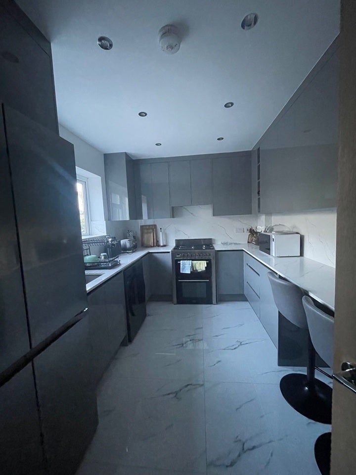 Room Cordingley Road in Greater London