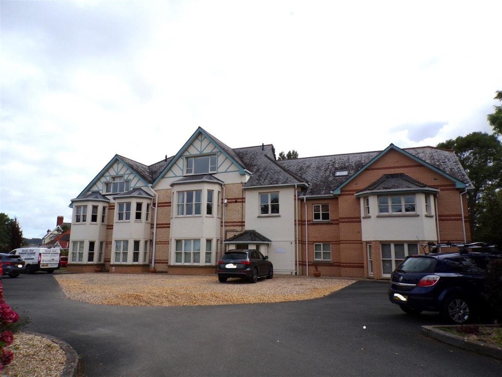 Flat Fortescue Road in North Devon