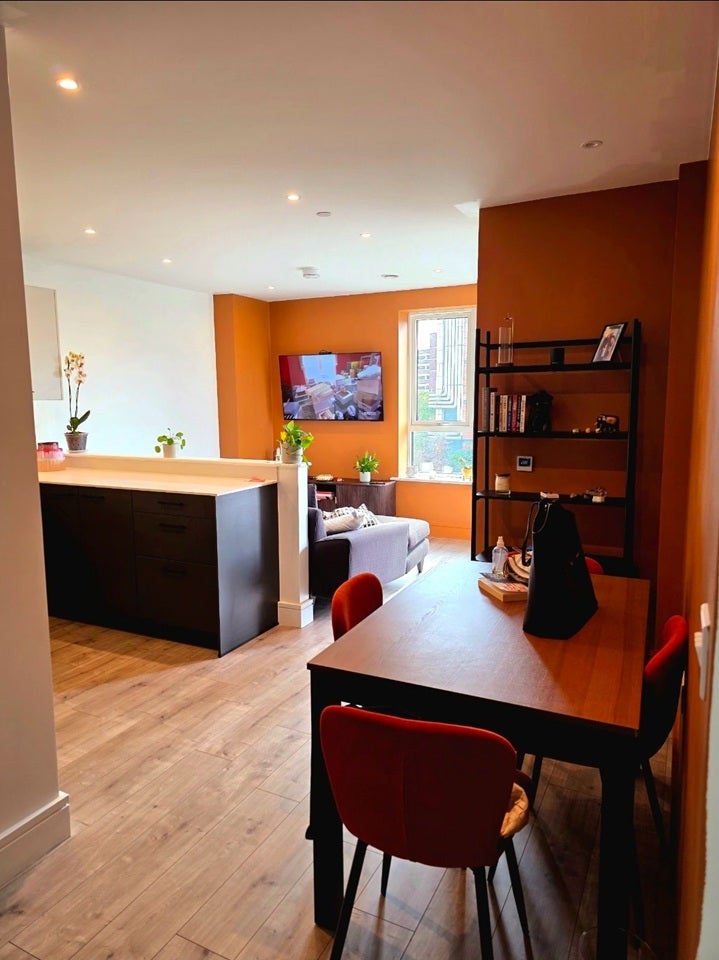 Room Silver Road in Greater London