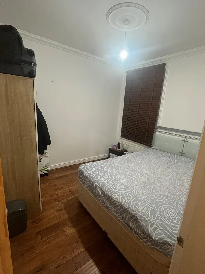Room Heath Road in Greater London