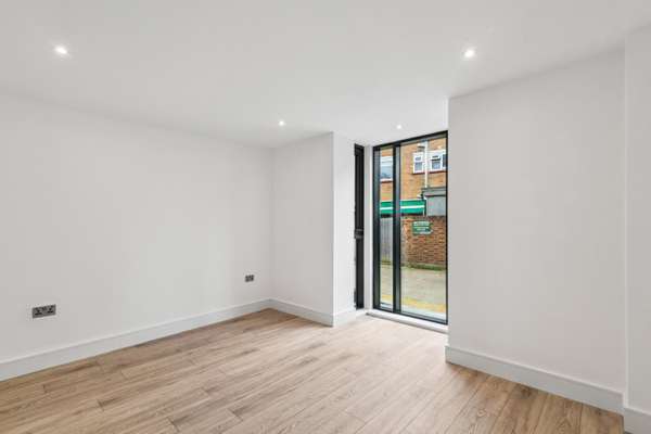 Flat South Street in Greater London
