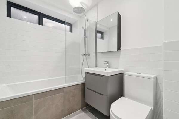 Flat South Street in Greater London