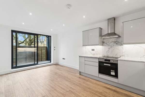Flat South Street in Greater London