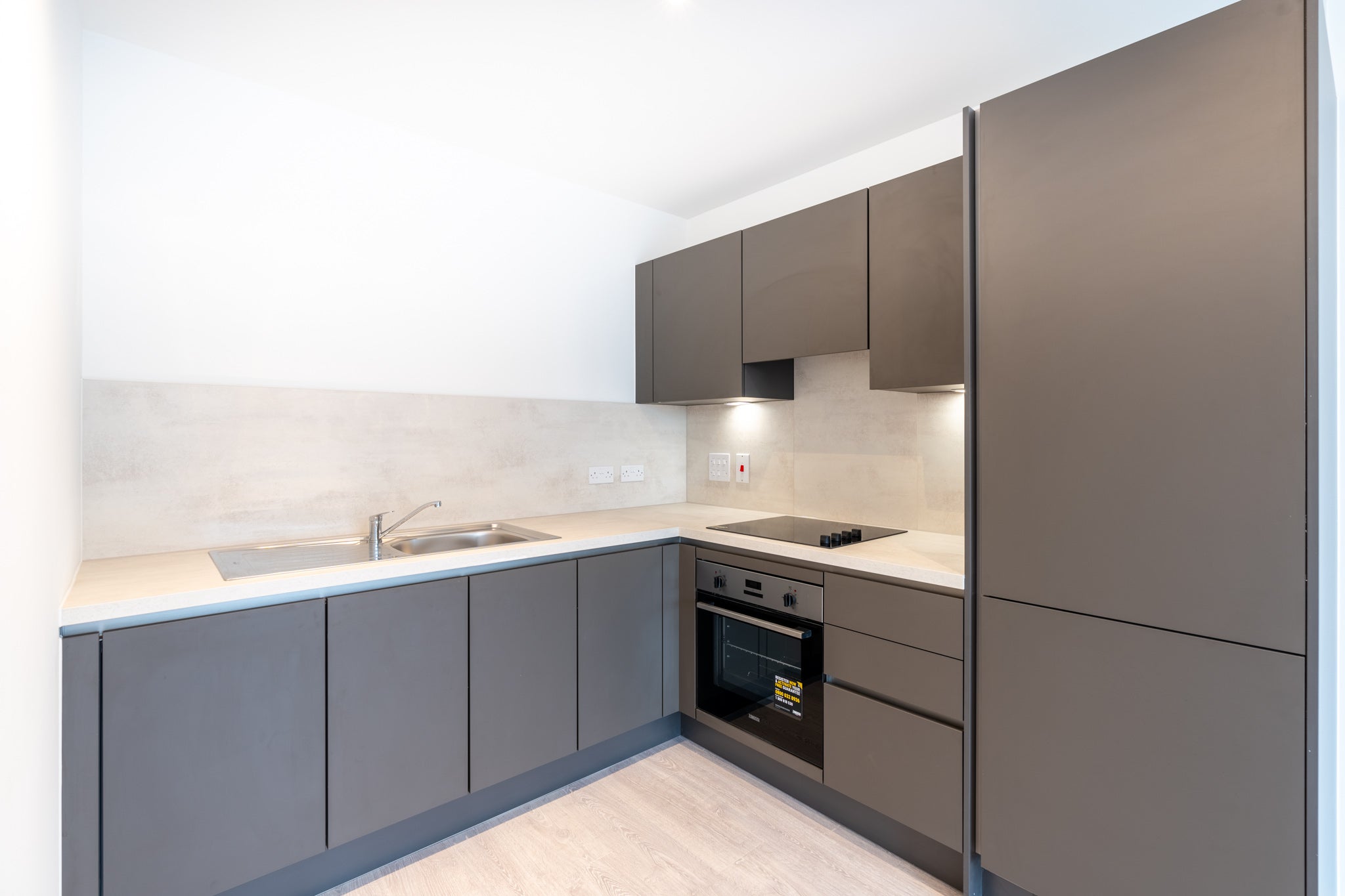 Flat Cranton Avenue in Greater London