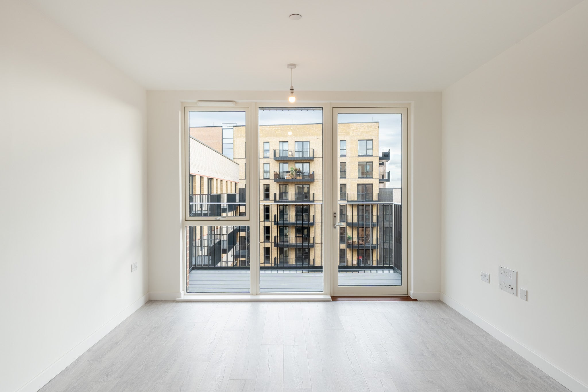 Flat Cranton Avenue in Greater London