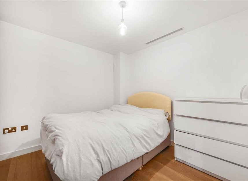 Flat Bethnal Green Road in Greater London