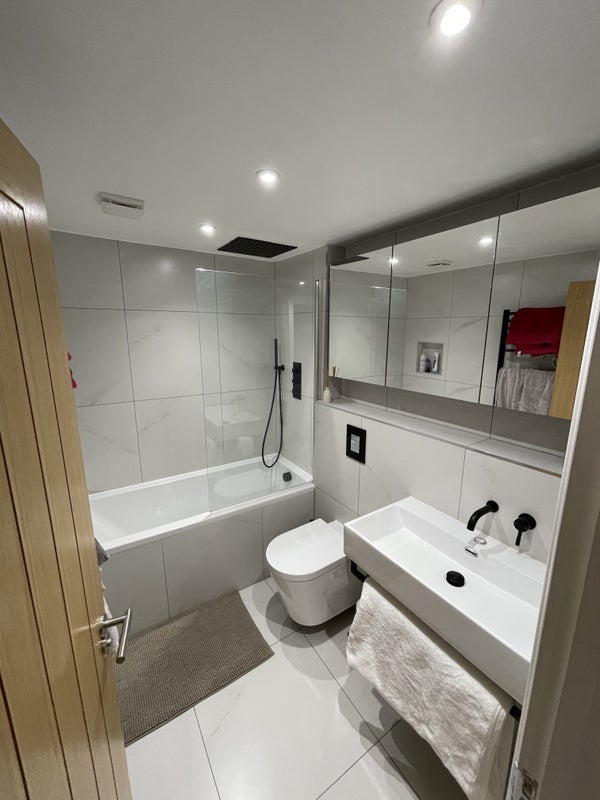 Room Fernbank Road in Chavey Down