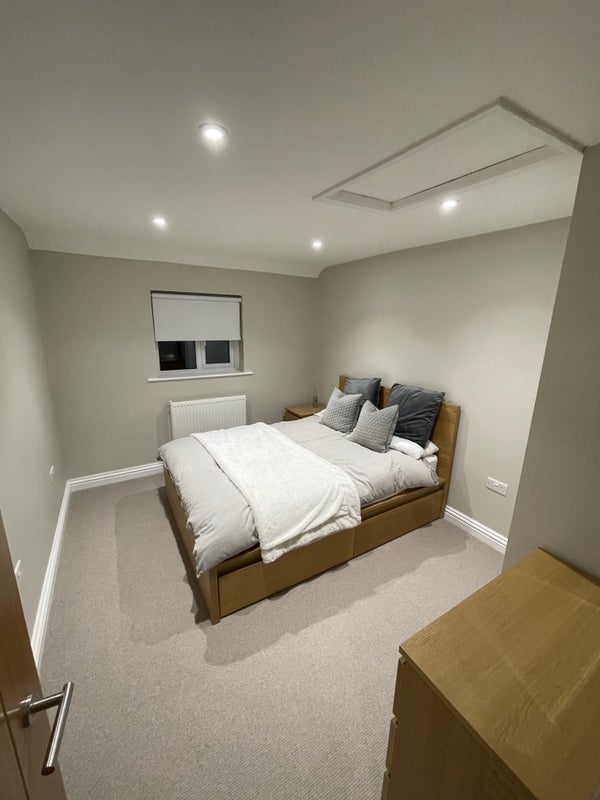 Room Fernbank Road in Chavey Down