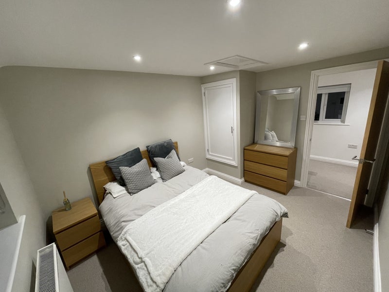 Room Fernbank Road in Chavey Down