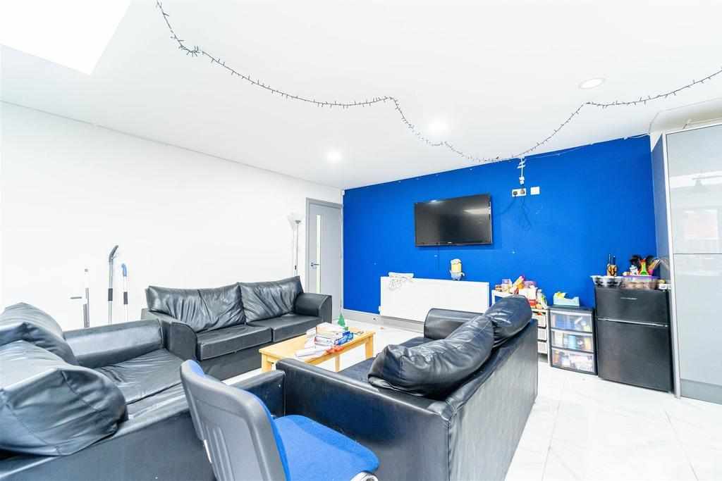 Room Gibbins Road in Birmingham