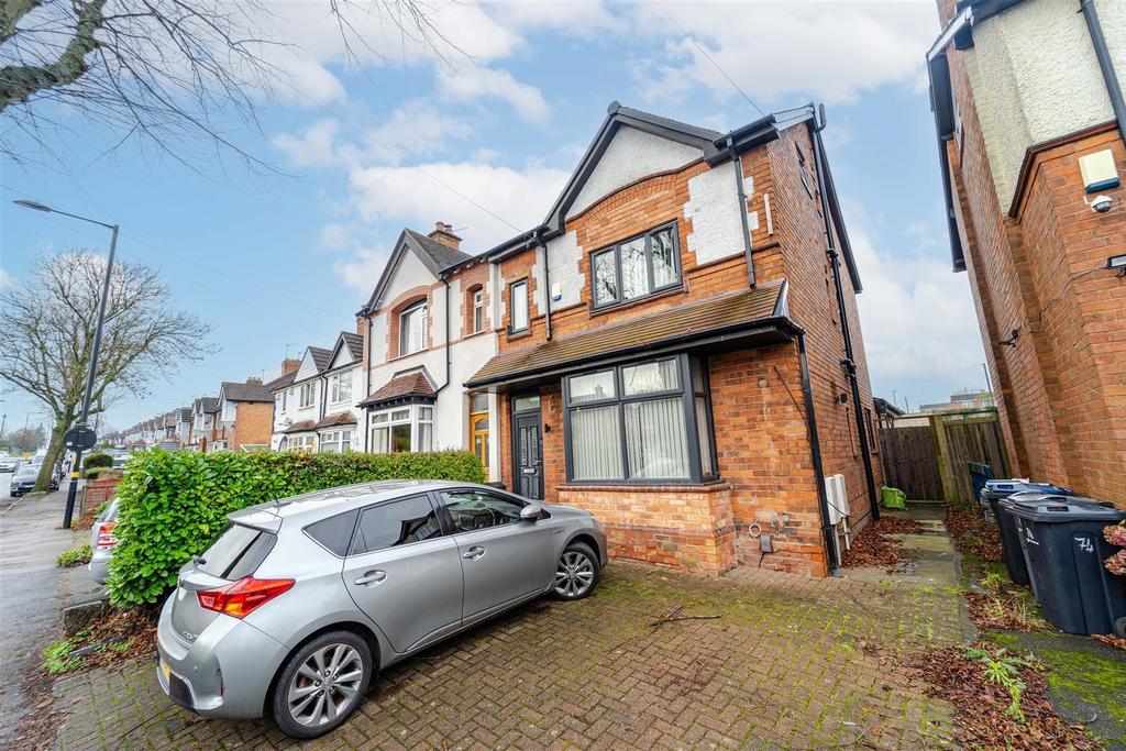 Room Gibbins Road in Birmingham