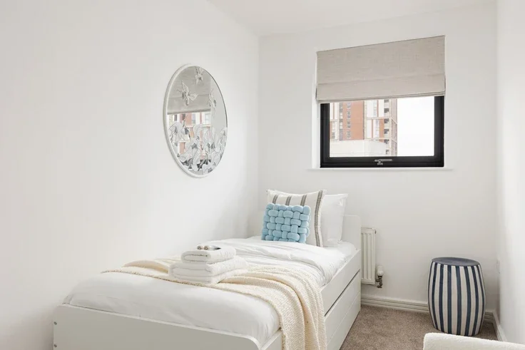 Flat Southmere Drive in Greater London